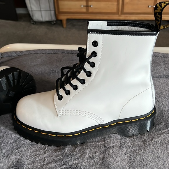 Dr. Marten’s - Flawless! - Picture 3 of 6